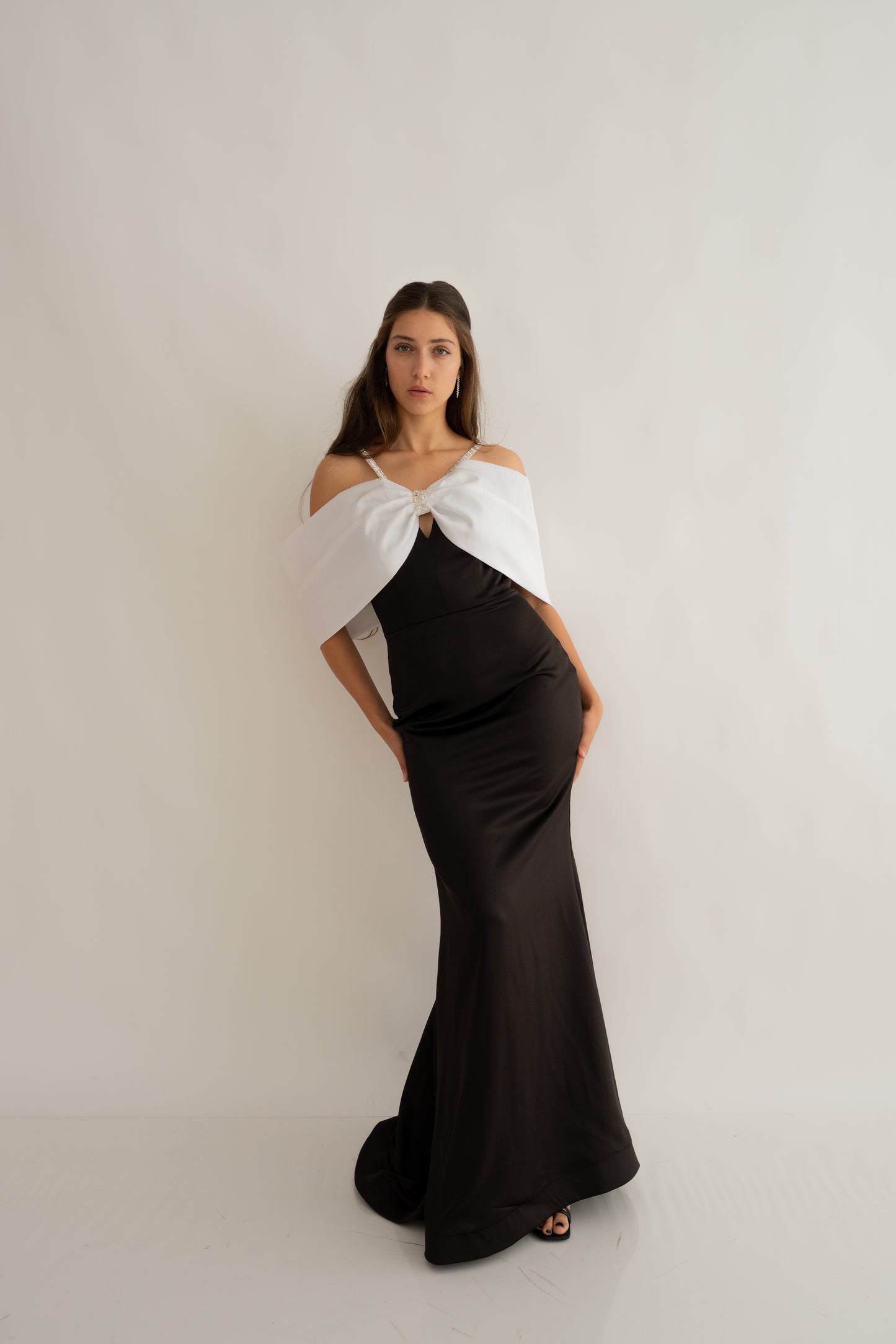 Rochie de Ocazie cu Bretele Strălucitoare și Fundă Maxi - Eleonora Bow Dress (AT6) - Negru