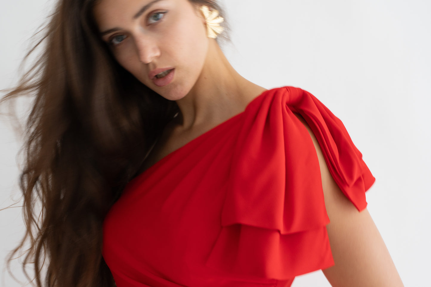 Rochie elegantă lungă cu slit și fundă, pe un umăr – Eleonora Rose Bow (AT1)