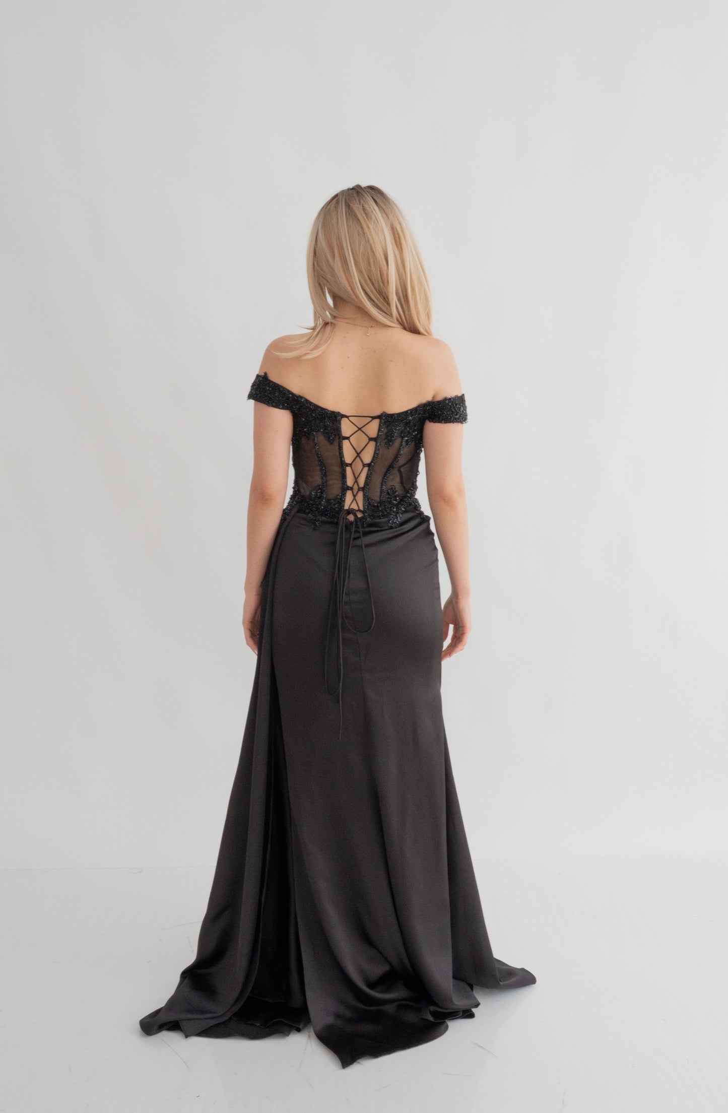 Rosie lungă cu șliț, corset și cu Accente Strălucitoare Eleanora Star Dress (AT7) - Negru