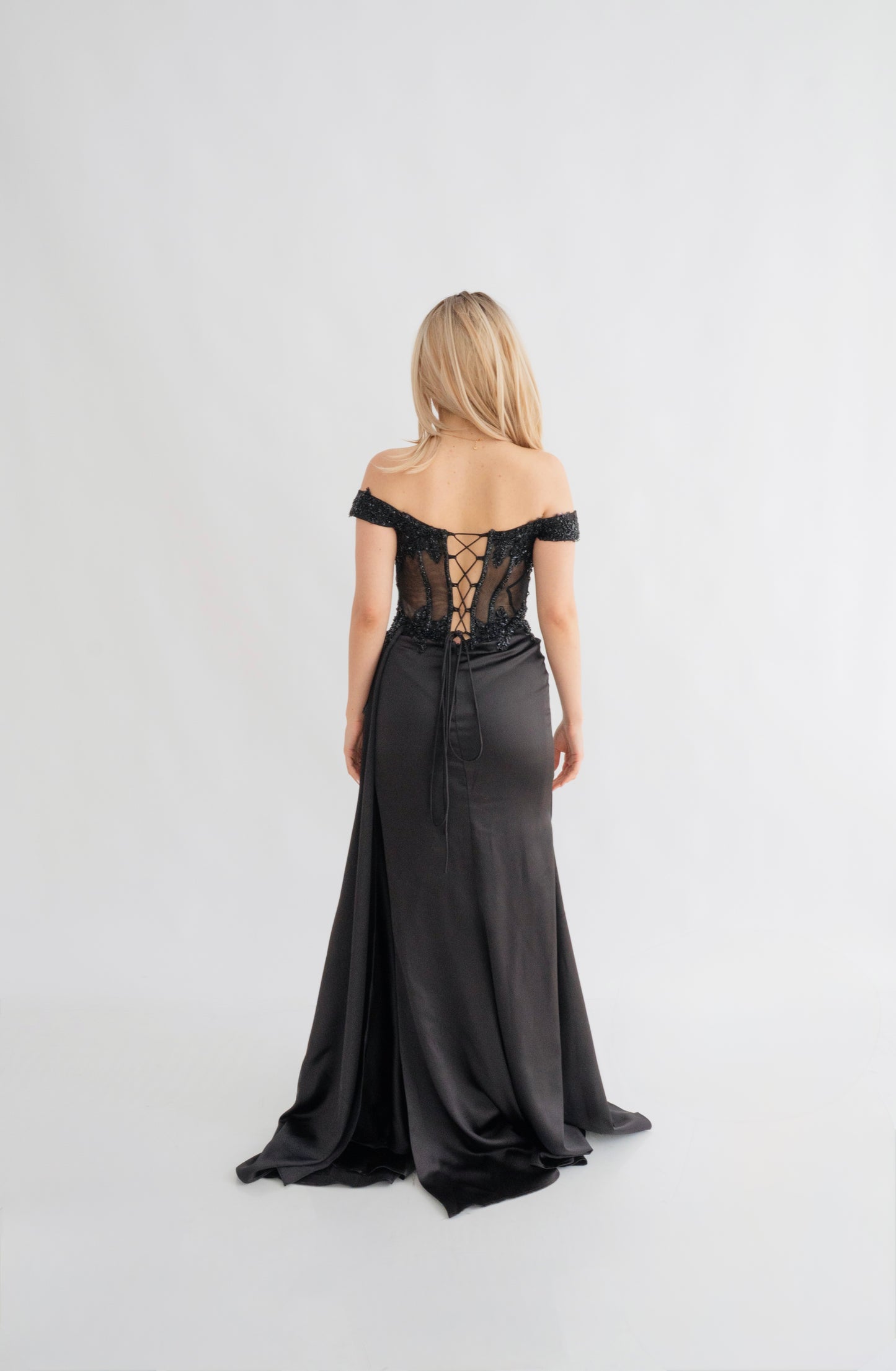 Rosie lungă cu șliț, corset și cu Accente Strălucitoare Eleanora Star Dress (AT7) - Negru
