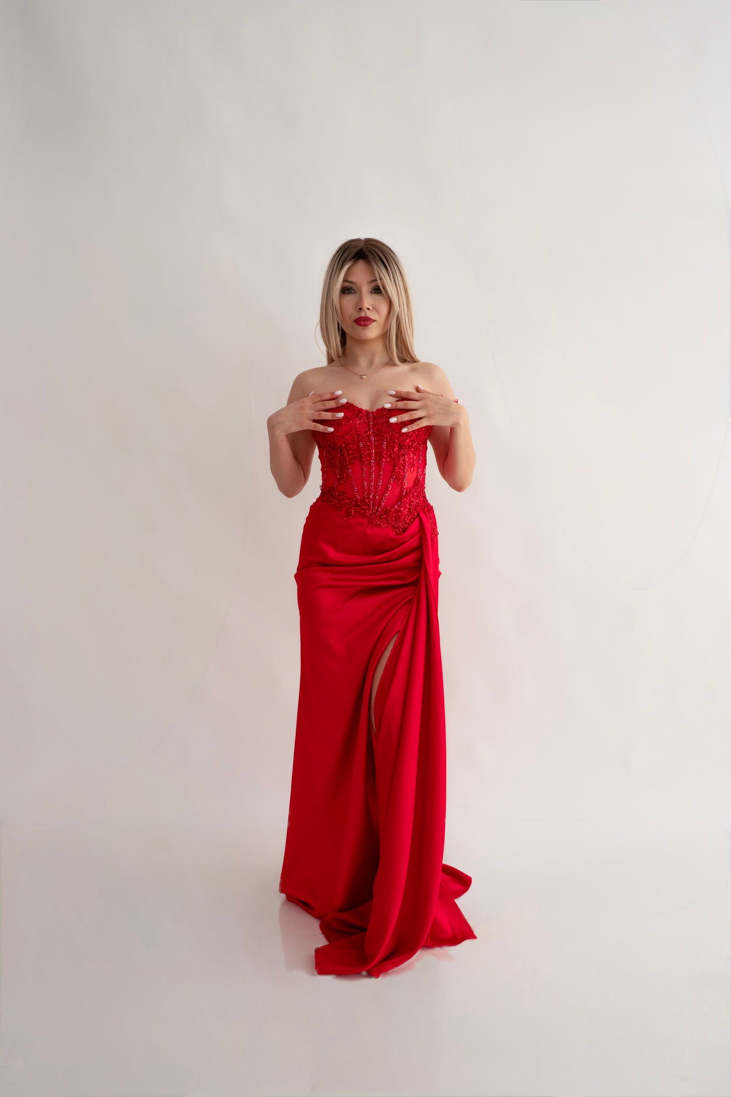 Rochie lungă cu șliț, corset și cu Accente Strălucitoare Eleanora Star Dress (AT7) - Rosu