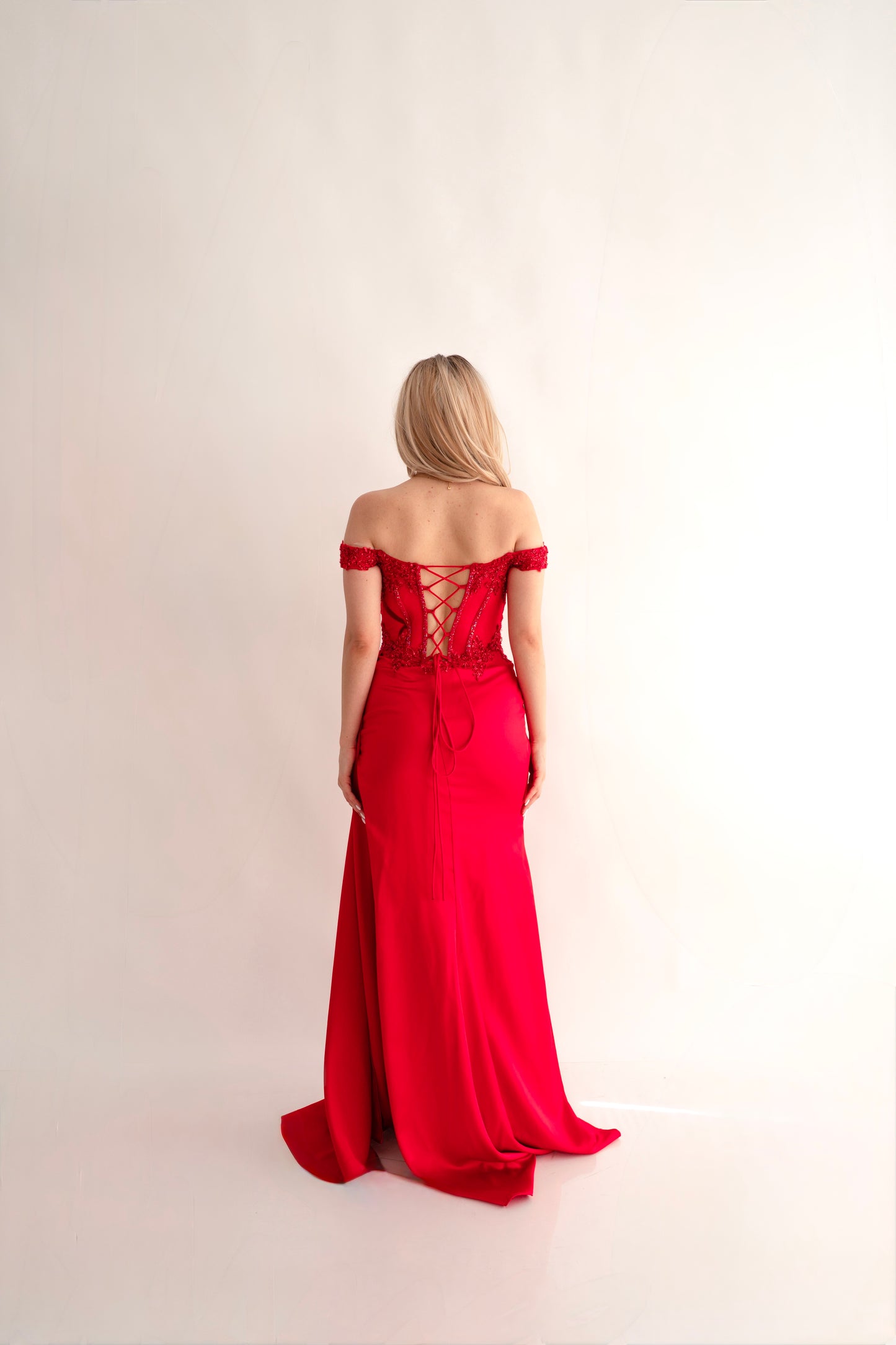 Rochie lungă cu șliț, corset și cu Accente Strălucitoare Eleanora Star Dress (AT7) - Rosu