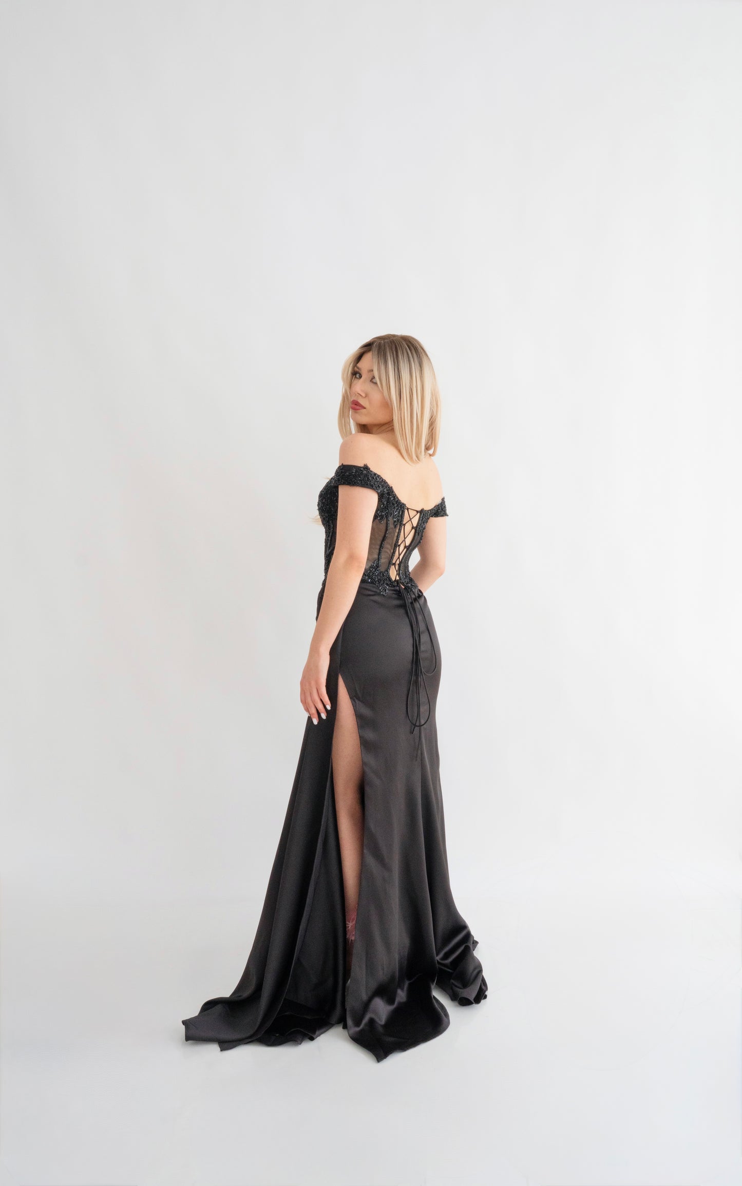 Rosie lungă cu șliț, corset și cu Accente Strălucitoare Eleanora Star Dress (AT7) - Negru