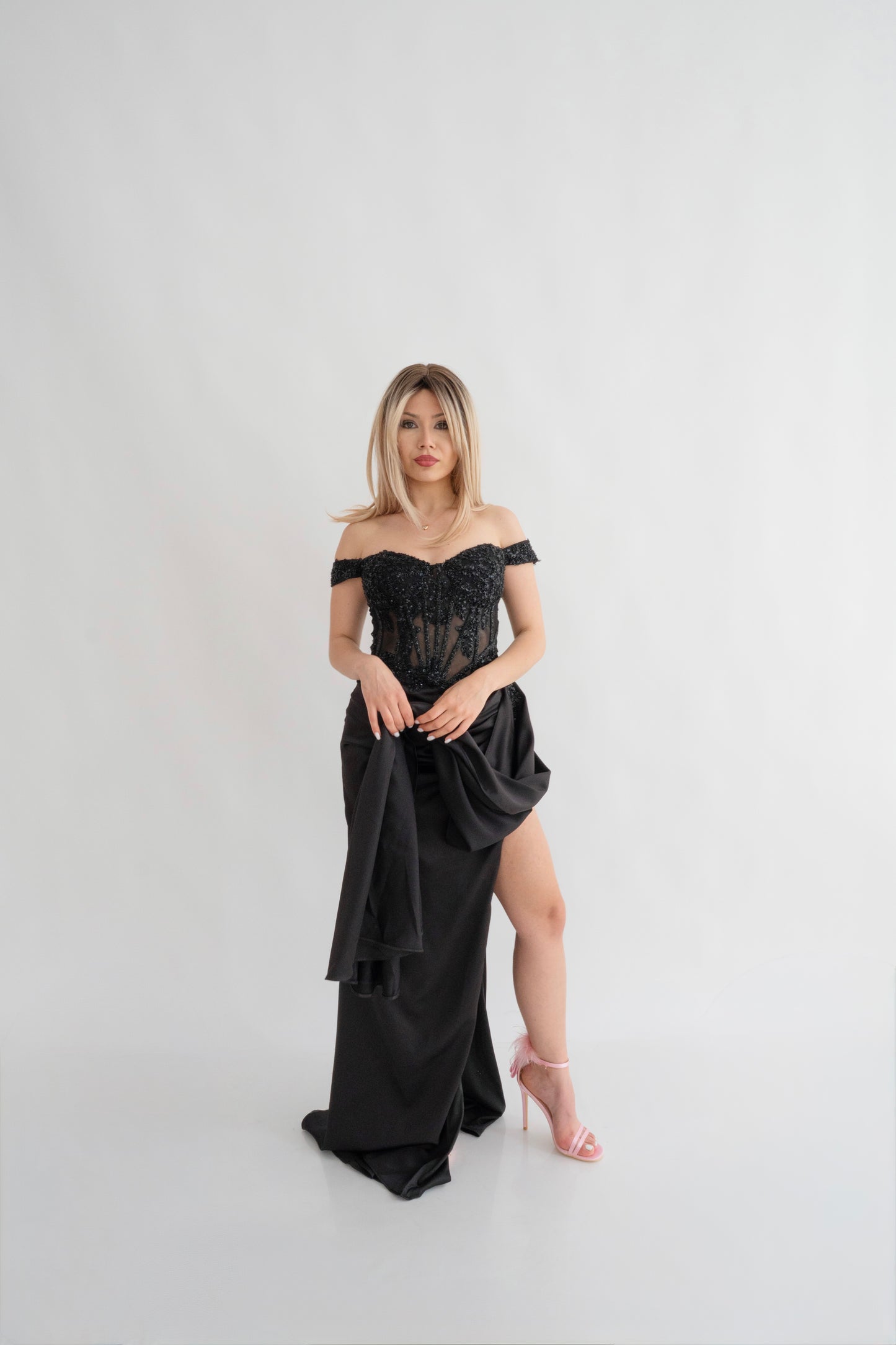 Rosie lungă cu șliț, corset și cu Accente Strălucitoare Eleanora Star Dress (AT7) - Negru