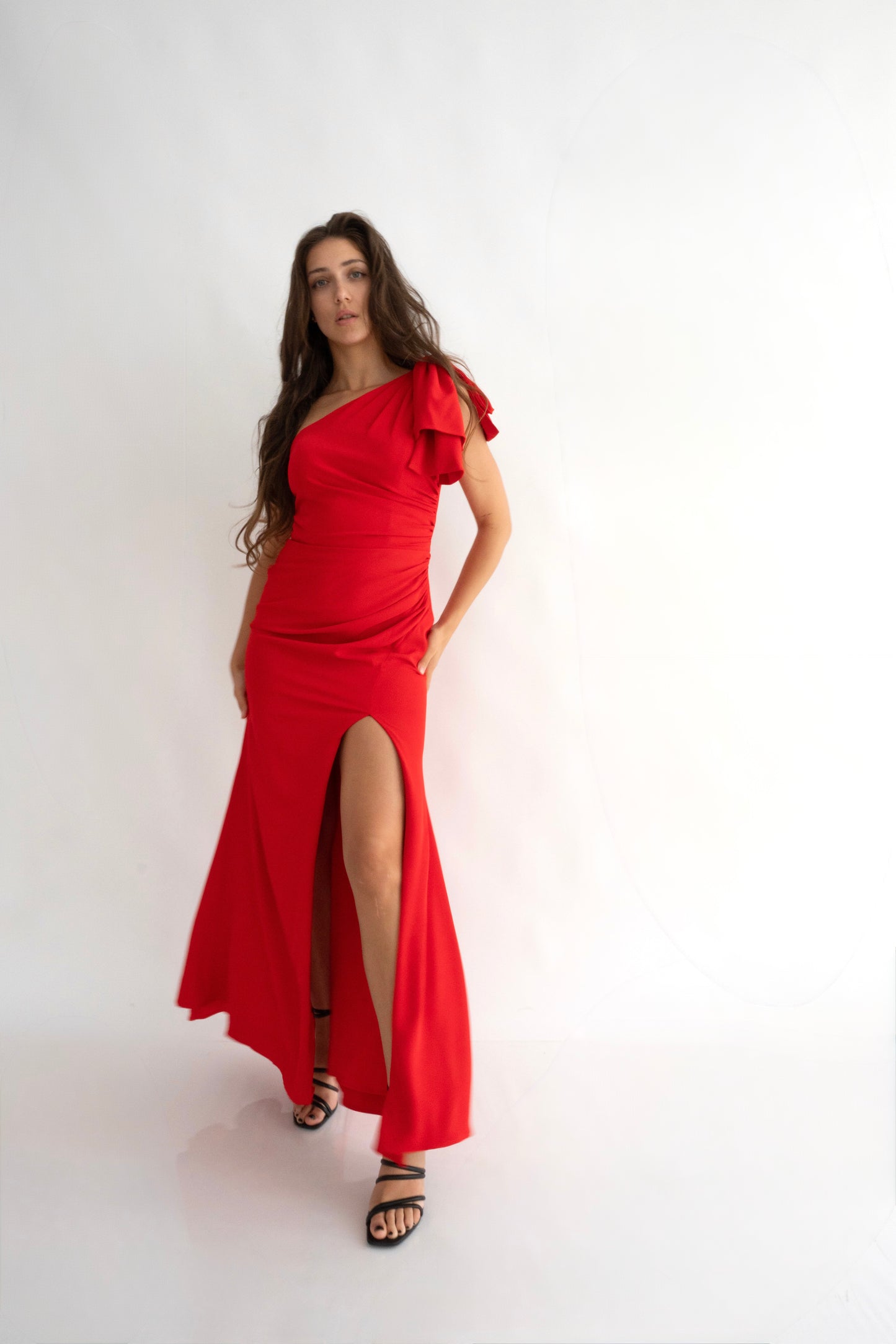 Rochie elegantă lungă cu slit și fundă, pe un umăr – Eleonora Rose Bow (AT1)