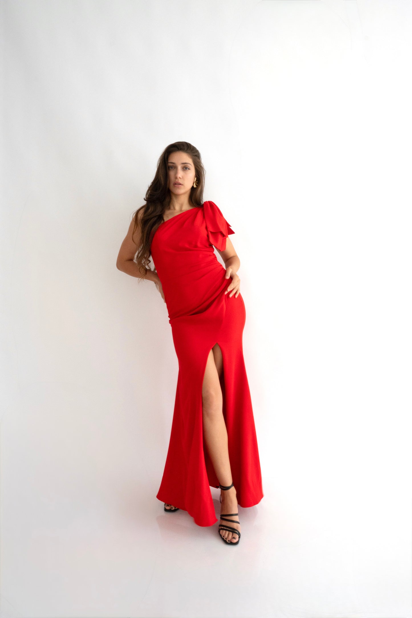 Rochie elegantă lungă cu slit și fundă, pe un umăr – Eleonora Rose Bow (AT1)
