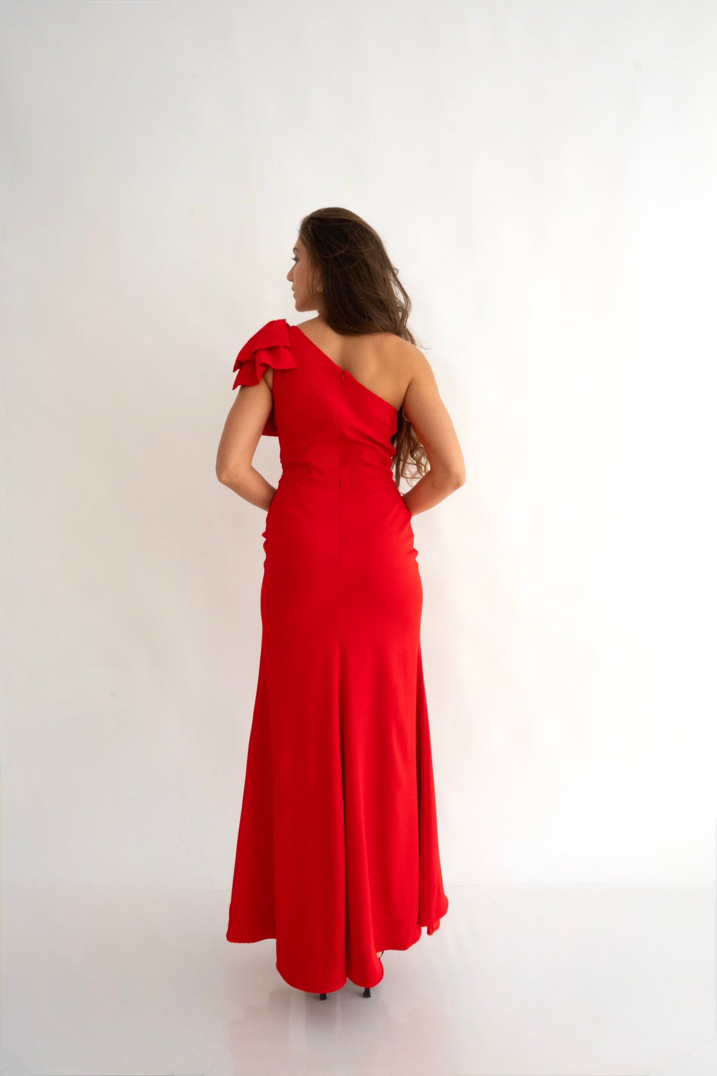 Rochie elegantă lungă cu slit și fundă, pe un umăr – Eleonora Rose Bow (AT1)