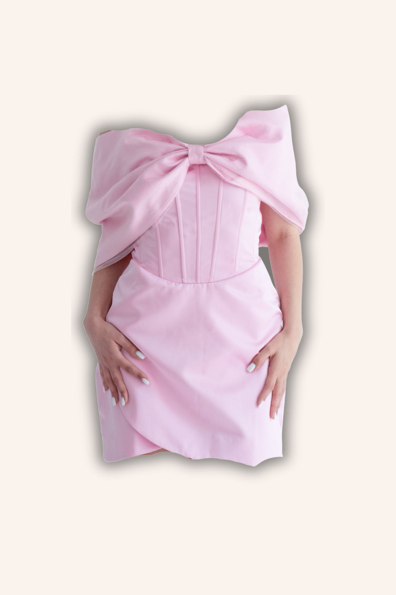 Rochie scurtă din satin roz cu fundă supradimensionată – perfectă pentru invitate la nuntă sau evenimente speciale- Blush Belle