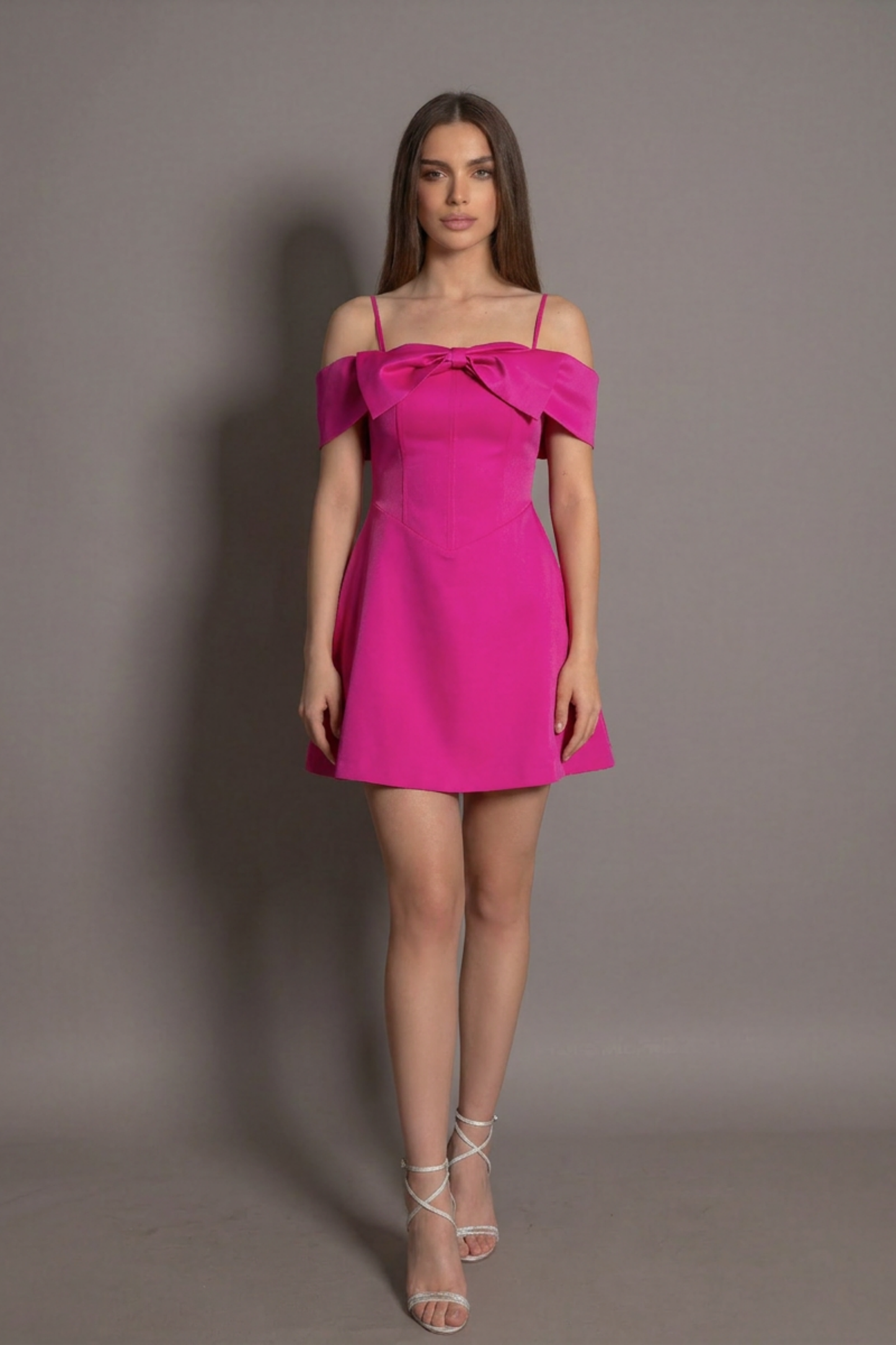 Rochie fucsia scurtă Bella cu fundă și umeri goi Eleonora Luxe - imagine 1
