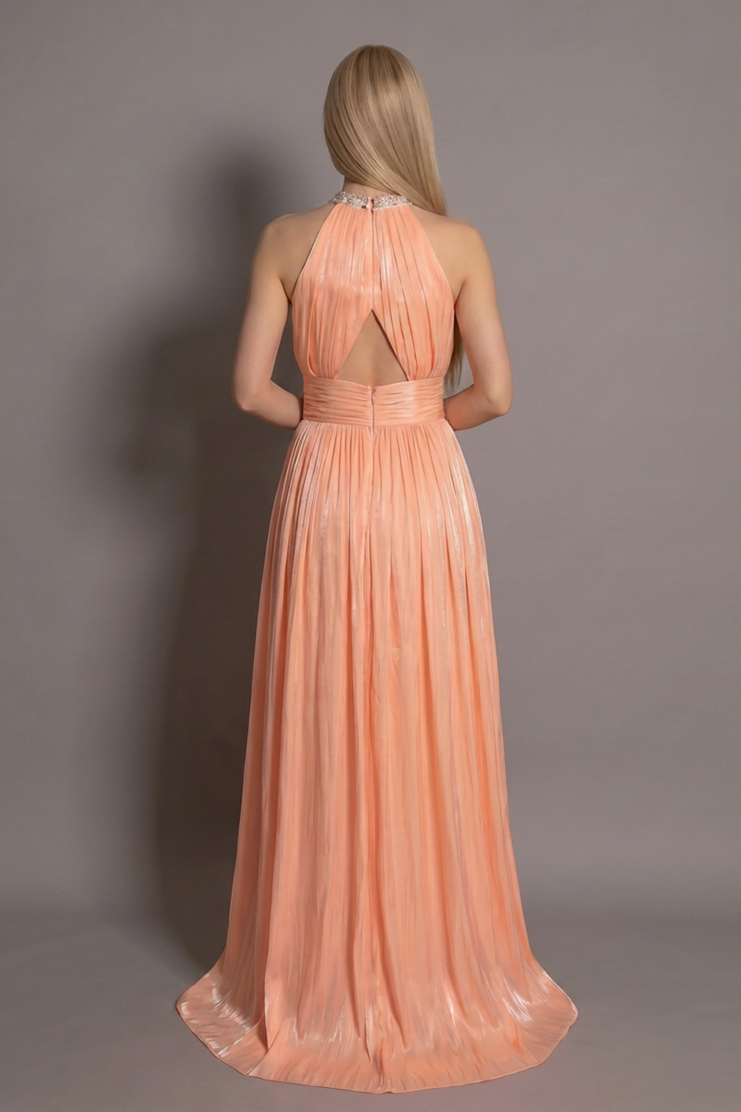 Rochie roz somon lungă Celeste Glow halter neck cu strasuri Eleonora Luxe - imagine 2