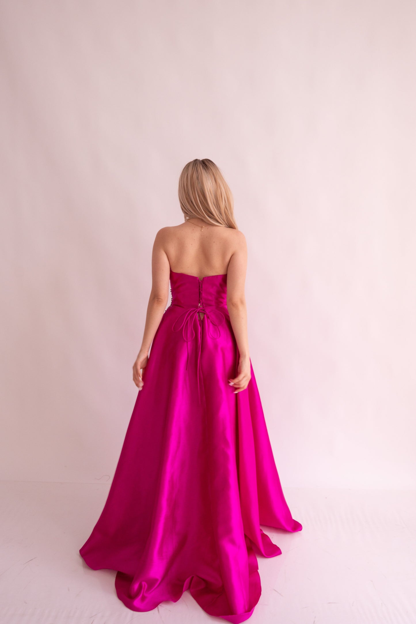 Rochie de ocazie cu umerii goi și croi prințesă - Aurora Glow (AT3)
