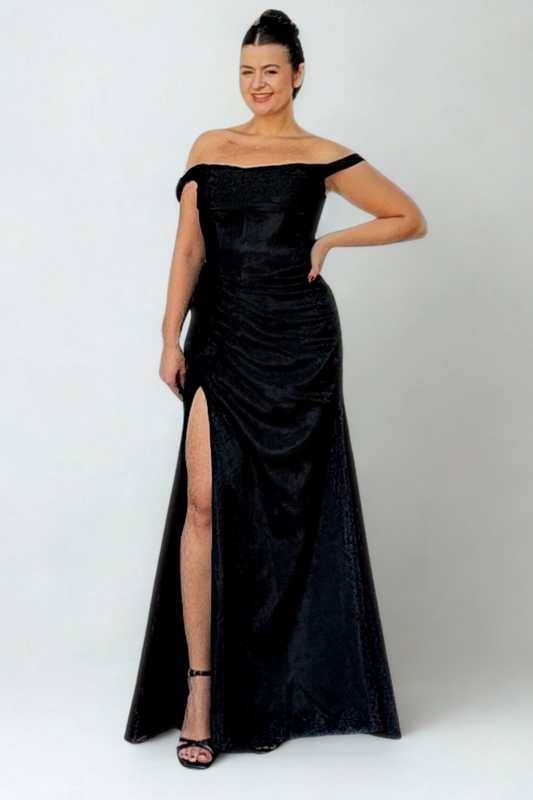 Rochia Sofia Neagra – Umeri Goi & Slit Lateral