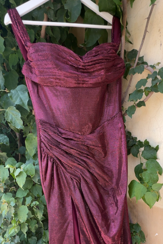 Rochia Sofia Neagra – Umeri Goi & Slit Lateral