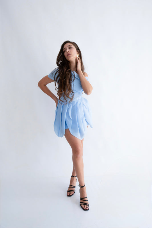 Rochie bleu “Rapunzel” scurtă, pe umeri – pentru un look de poveste
