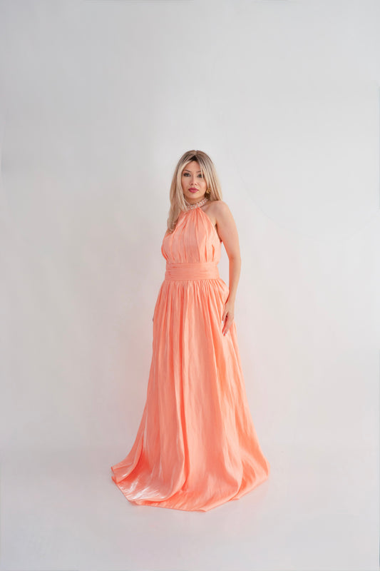 Vestido de novia largo con cuello halter y pedrería – Celeste Glow (AT2)