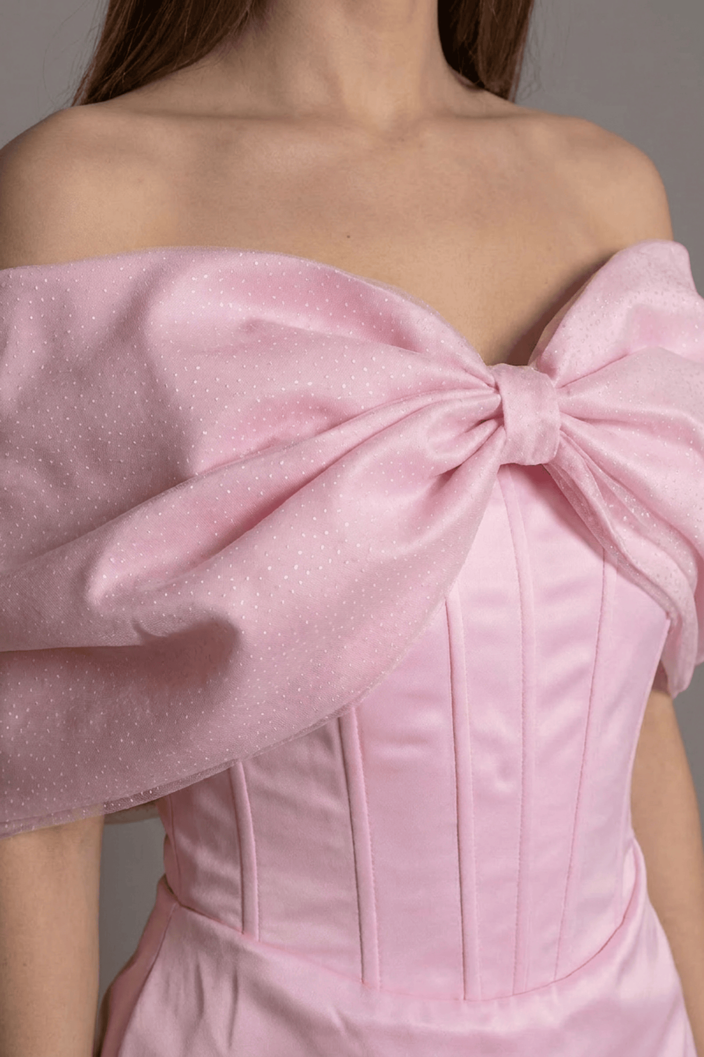 Rochie roz scurtă din satin Blush Belle cu fundă supradimensionată Eleonora Luxe - imagine 2