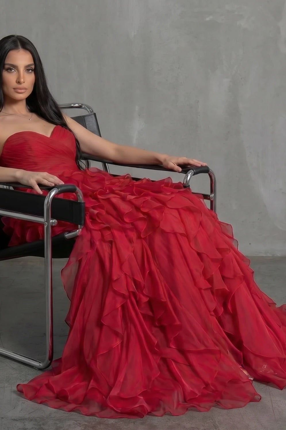Rochia Ruffle Elegance roșie, cu volane pe toată fusta